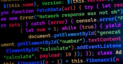 JavaScript vs TypeScript - co wybrać w nowym projekcie?