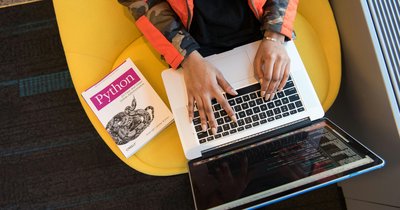 Python w 2026 - dlaczego nadal warto go uczyć się