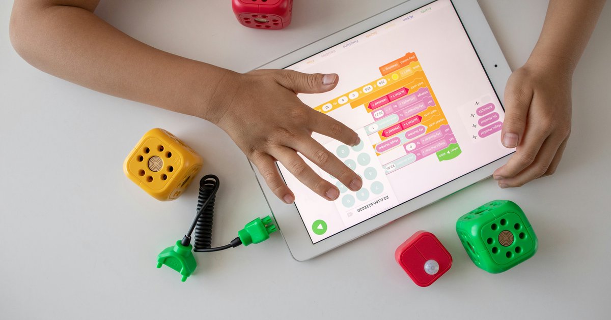 Tablety edukacyjne vs laptopy - co lepsze dla uczniów?